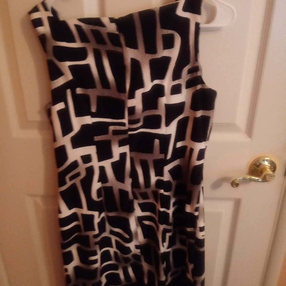 Black white and taupe shift